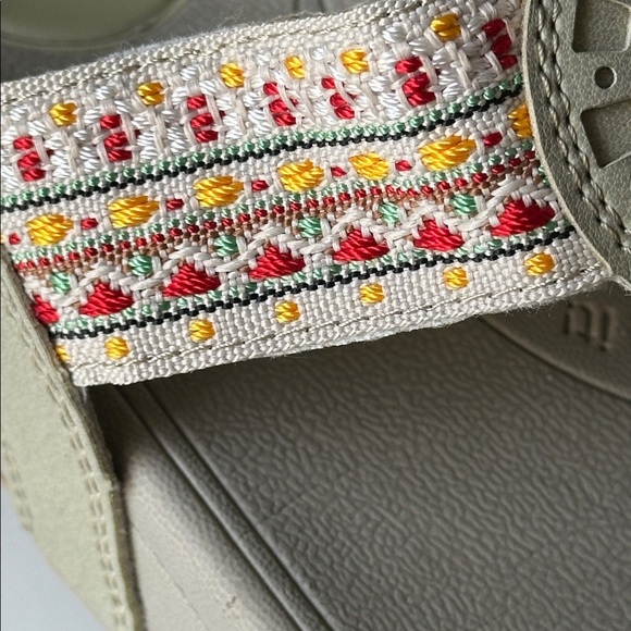 Sketchers Tone Ups Flip Flop Sandal Embroidered Strap grey/tan - Picture 9 of 14